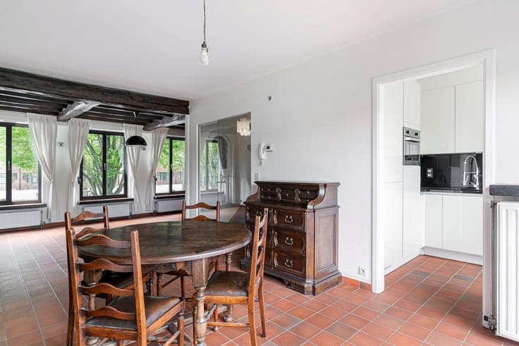 Ruime bel-etage (180 m²) met 4 a 5 slaapkamers, tuin en terr