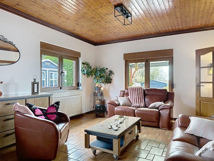 Spacious bungalow with a studio in Mons-Lez-Liège