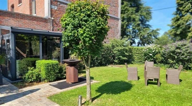 Propriété RARE actuellement restaurant au rez et appartement