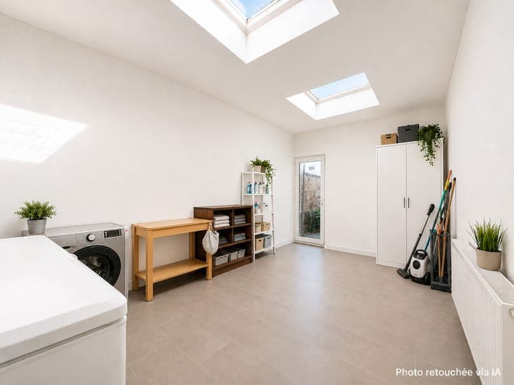 HALLE - Townhouse (4 BDR/2 BTH) to renovate
