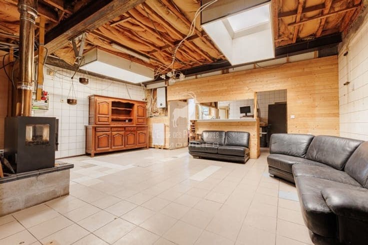 Commercial property for sale in Leval-Trahegnies