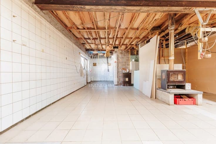 Commercial property for sale in Leval-Trahegnies
