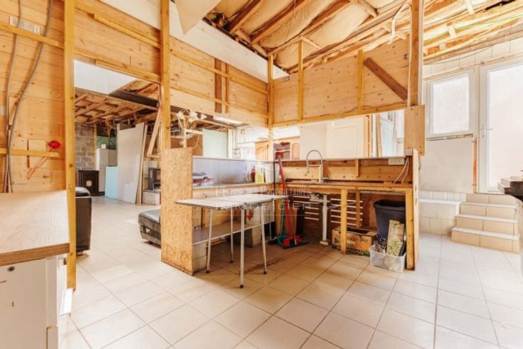 Commercial property for sale in Leval-Trahegnies