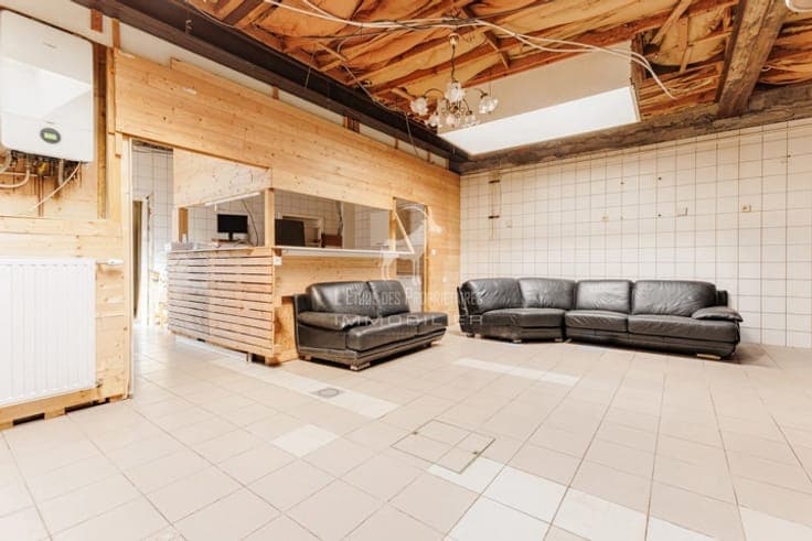 Commercial property for sale in Leval-Trahegnies