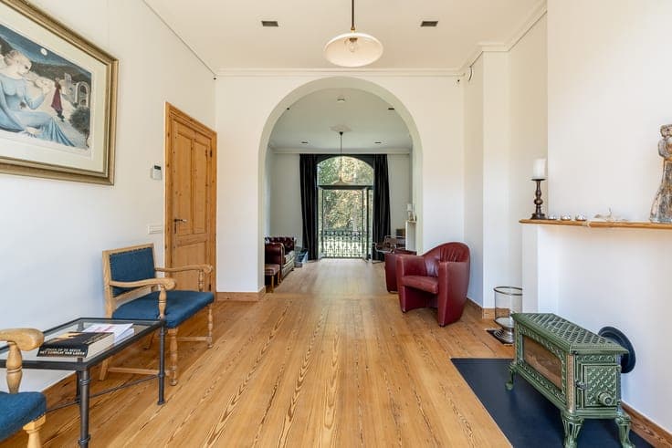 **** An unrivalled high-quality renovation on the waterfront