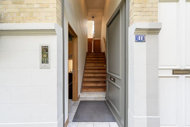 **** An unrivalled high-quality renovation on the waterfront