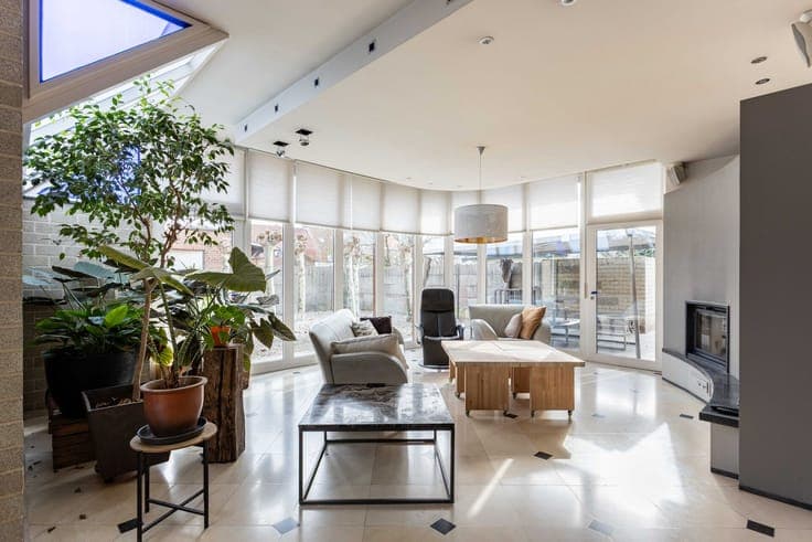 Unique property / residence, warehouses and studio in Bisseg