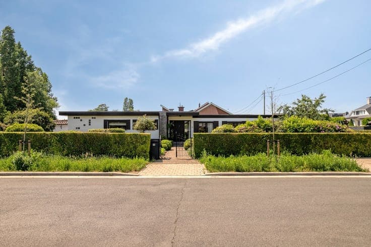 Single-level open house to renovate near Putte centre