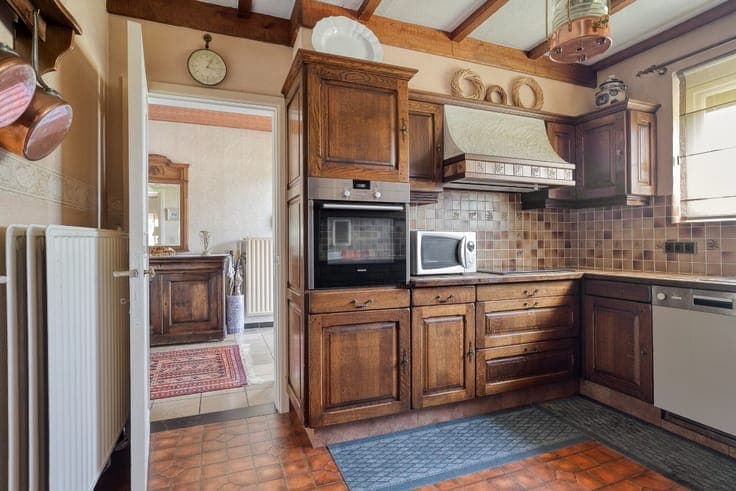 Single-level open house to renovate near Putte centre