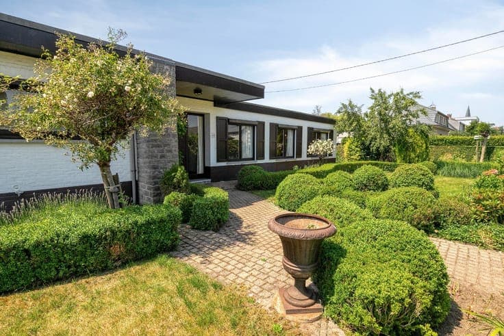 Single-level open house to renovate near Putte centre