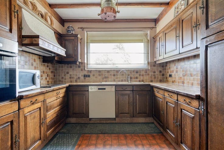 Single-level open house to renovate near Putte centre