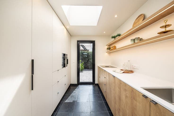 Instapklare herenwoning met privéparking, zonnepanelen en zu
