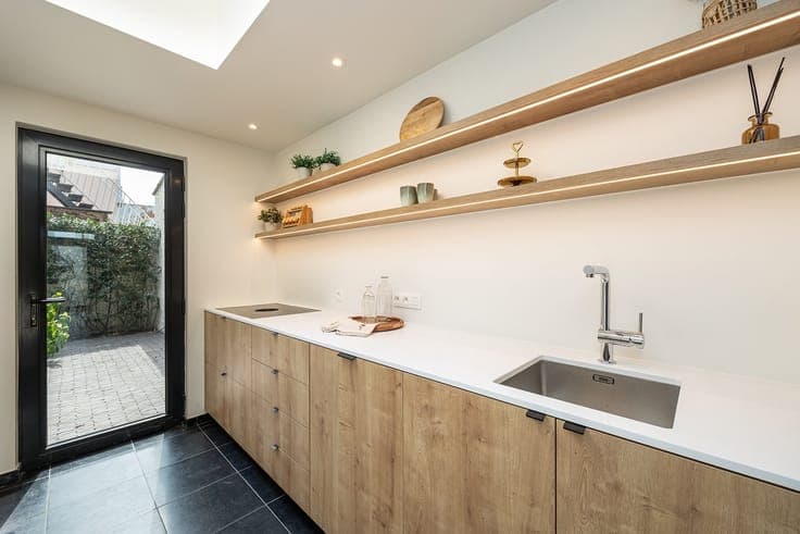Instapklare herenwoning met privéparking, zonnepanelen en zu
