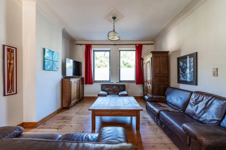 Haren, Spacious 4-bed+office house with west garden + garage