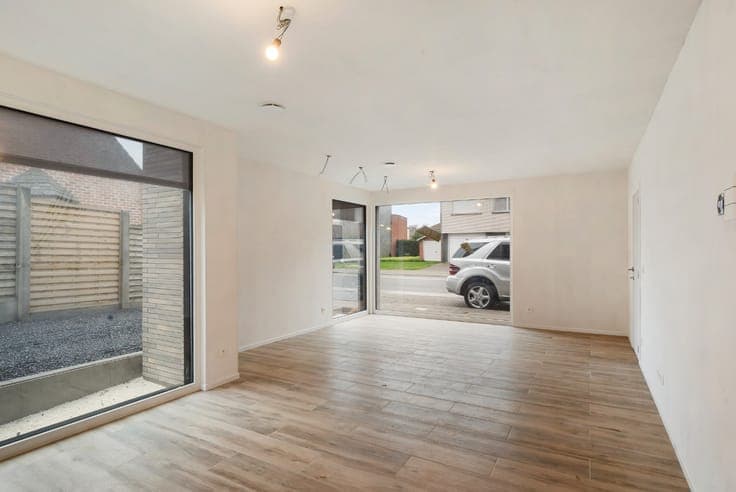 Ready-to-move-in house with 3 bedrooms, parking space and t