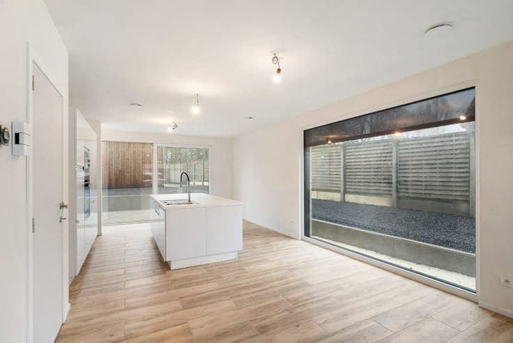 Ready-to-move-in house with 3 bedrooms, parking space and t