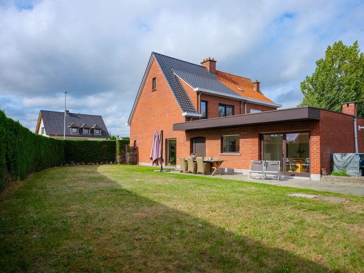 Move-in ready family home in the center of Ingelmunster