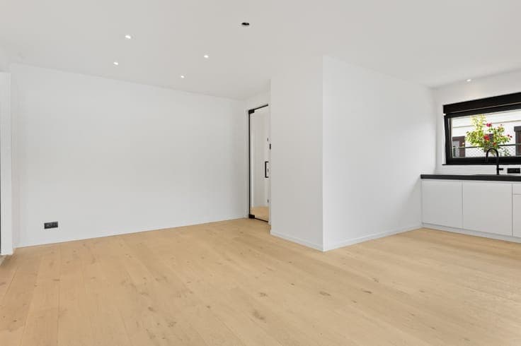 Instapklare, gerenoveerde laagbouwwoning met 2 slpk. en tuin