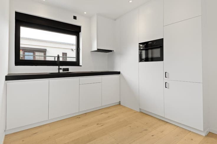 Instapklare, gerenoveerde laagbouwwoning met 2 slpk. en tuin