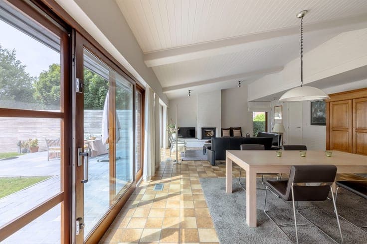 Instapklare woning in het groen met zwemvijver op 1.600 m²