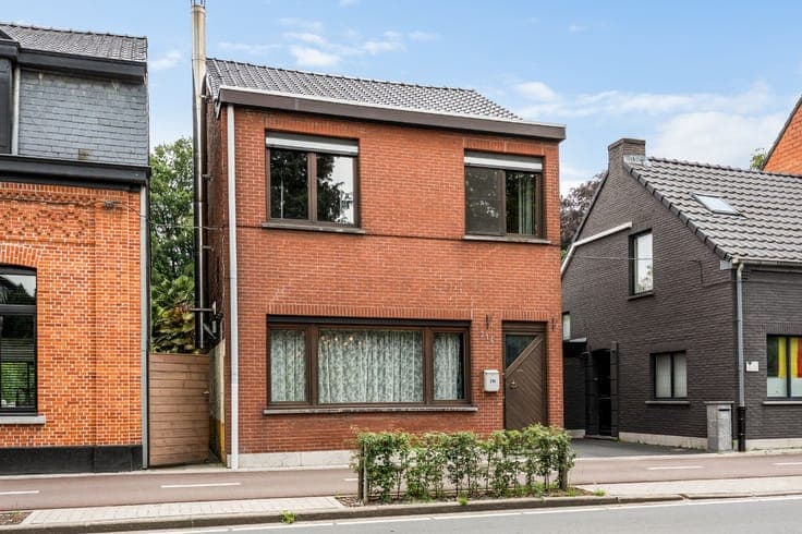 Charmante te renoveren HOB met 2 à 3 slpk. en ruime tuin ...