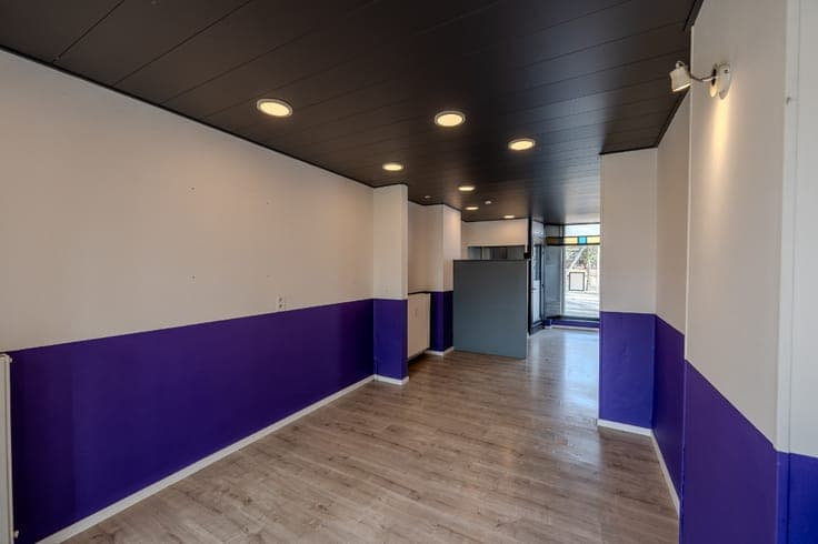 Mixed-use building with 2 apartments in Virton.
