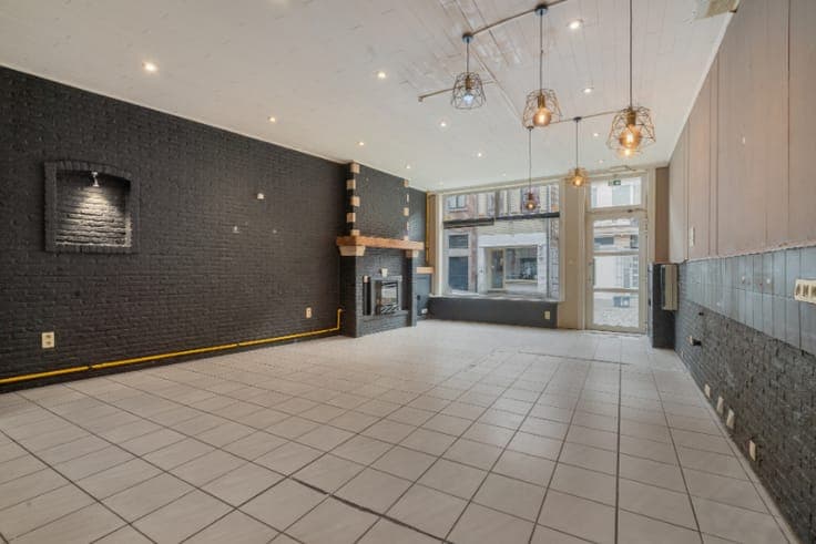 Woning met handelsruimte/bureel