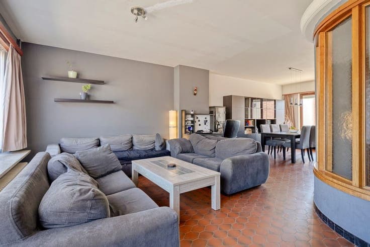 Ruime bel-etage woning met 3 slaapkamers, tuin en garage