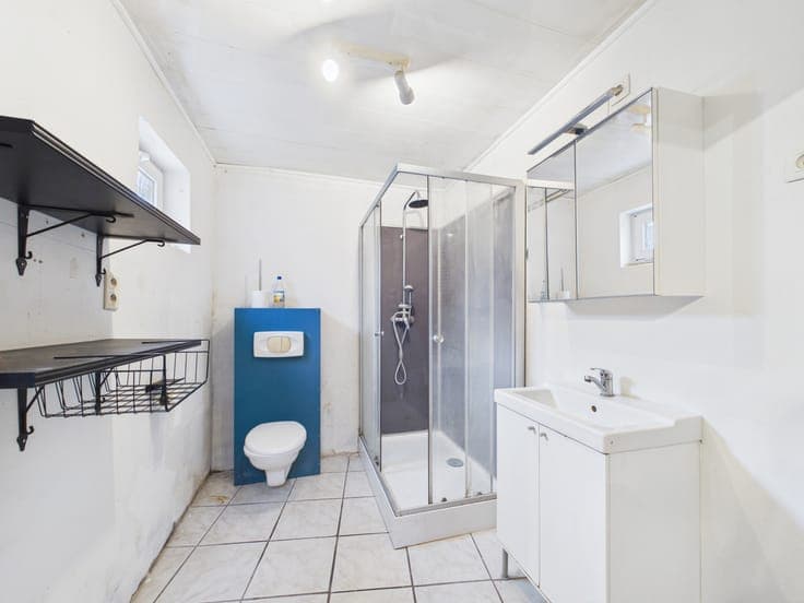 2-bedroom house with courtyard and shed