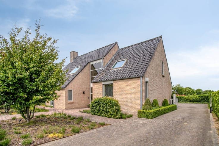 Detached house with a beautiful view of greenery for sale in