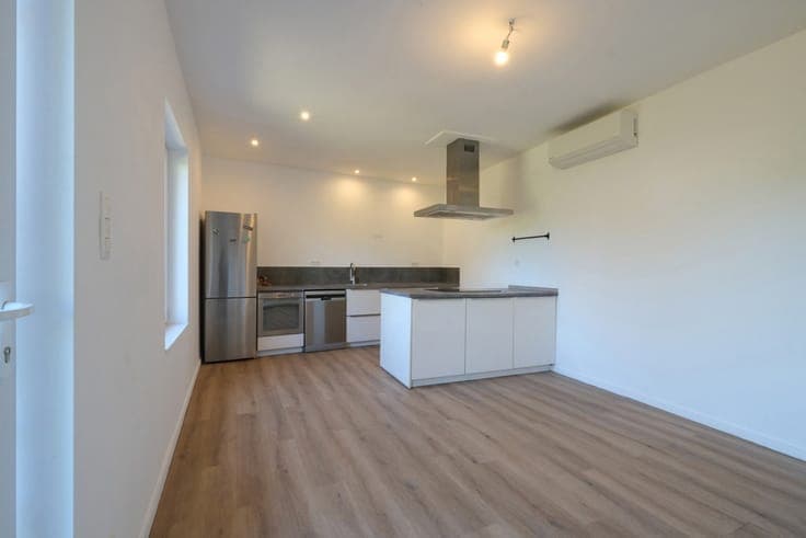 Mont d'Esneux district - Set back house with garden and 4 BR