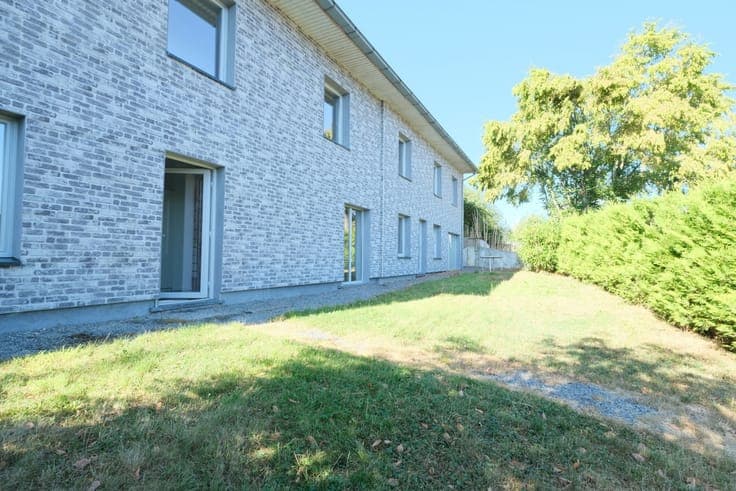 Mont d'Esneux district - Set back house with garden and 4 BR