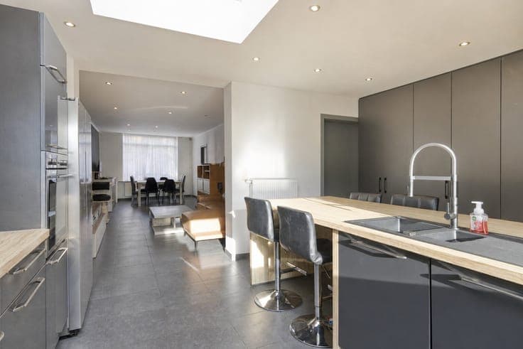 Renovated 5 bedroom house for sale in Zeebrugge