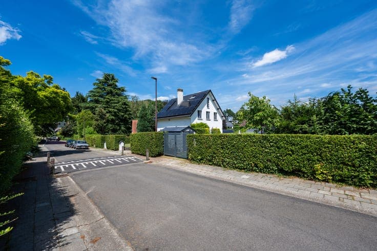Beersel – charming VILLA (4 bed/1 bath/1 shower) on 1135 m²
