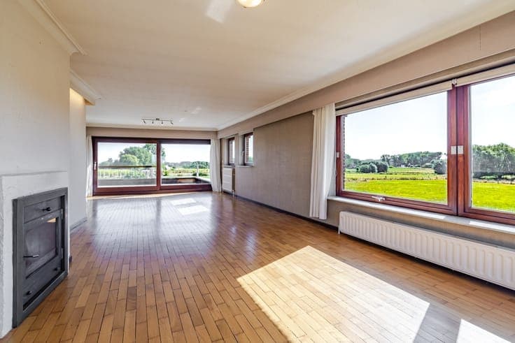 Zeer ruime woning met twee wooneenheden en prachtig landelij
