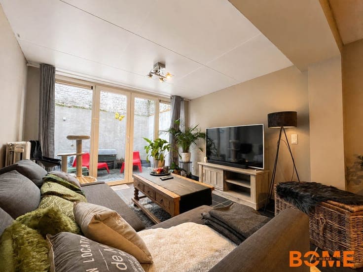 Instapklare stadswoning met gezellige koer en ruim zonnet...
