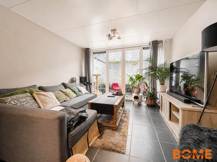Instapklare stadswoning met gezellige koer en ruim zonnet...