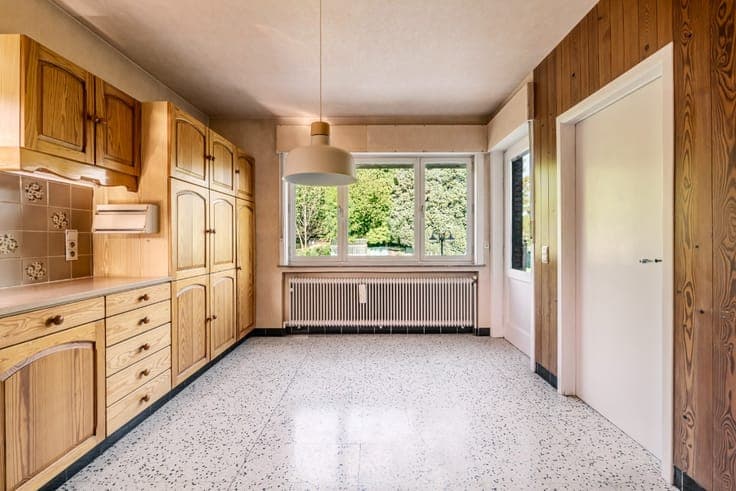 Semi-detached house with large garden
