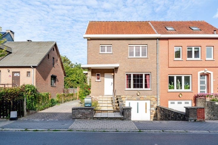 Semi-detached house with large garden
