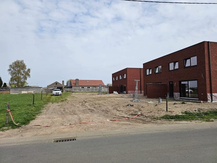 STIJLVOLLE MODERNE NIEUWBOUW MET GARAGE