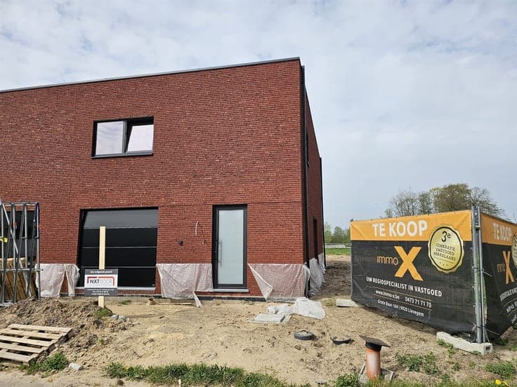 STIJLVOLLE MODERNE NIEUWBOUW MET GARAGE