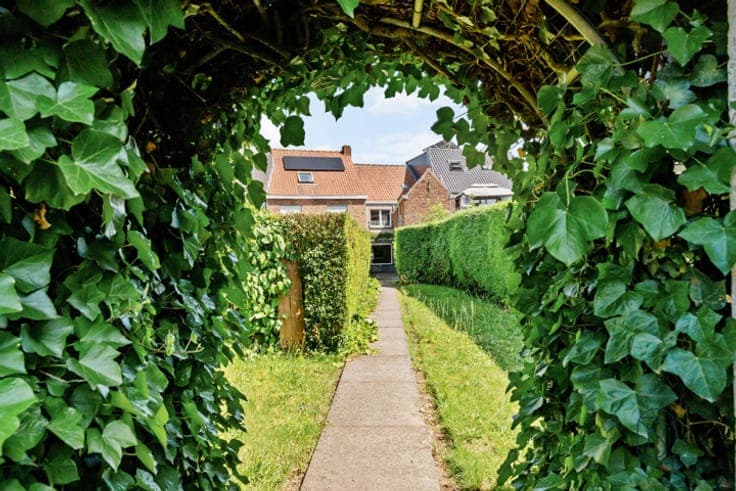 well-located home with a large sun-oriented garden