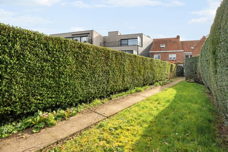 well-located home with a large sun-oriented garden