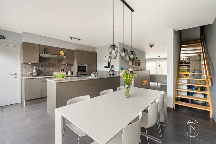 Prime-location energy-efficient home with a garden, garage,