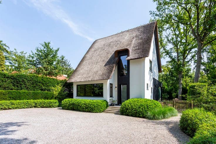 Bright villa with garden, 3 bedrooms and 3 parking spaces