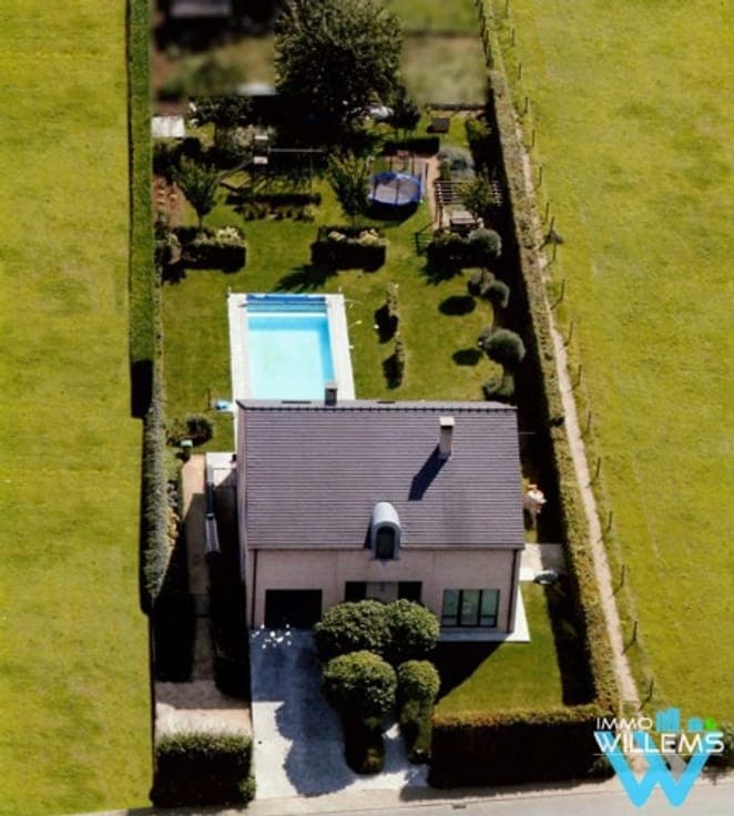 Move-in ready villa with swimming pool, 4 bedrooms, 2 BR.