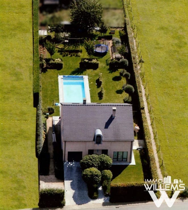 Move-in ready villa with swimming pool, 4 bedrooms, 2 BR.