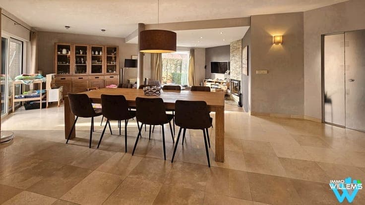 Move-in ready villa with swimming pool, 4 bedrooms, 2 BR.