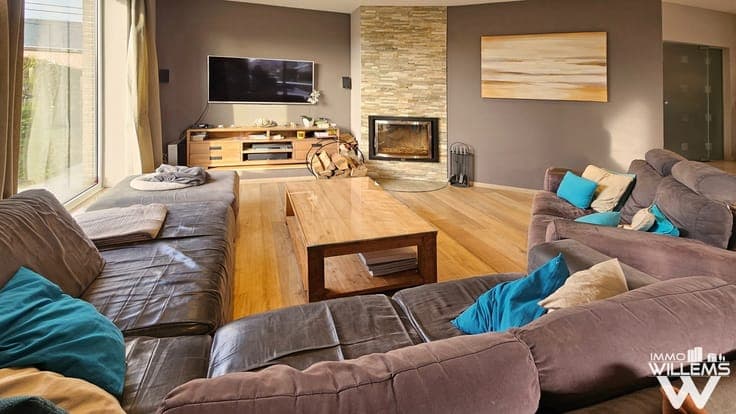 Move-in ready villa with swimming pool, 4 bedrooms, 2 BR.