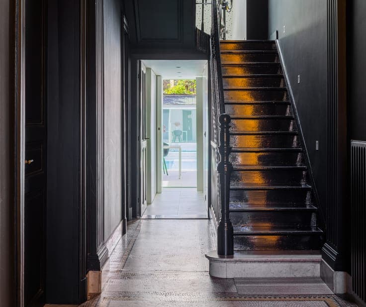 Exclusive gentleman's house with city garden and pool in Bru